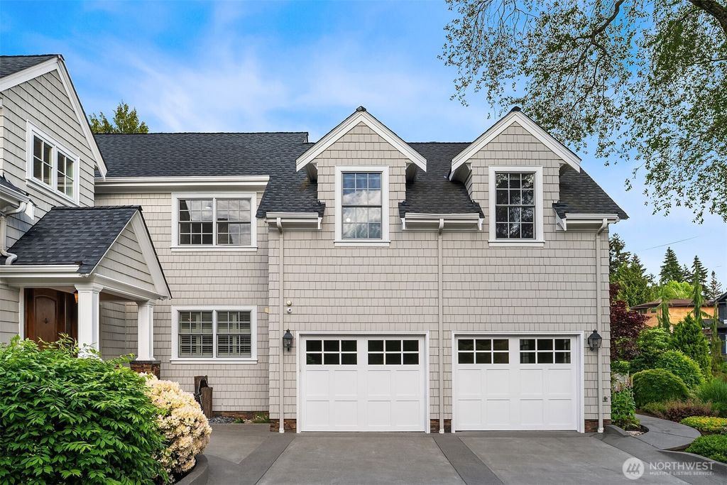 Photo of 10910 NE 18th Place, Bellevue, WA 98004 (MLS # 2521825)