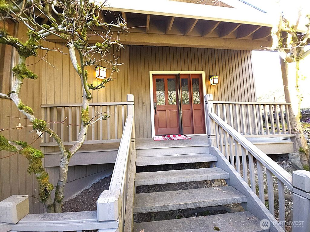 Photo of 5011 134th Place SE, Bellevue, WA 98006 (MLS # 2521009)