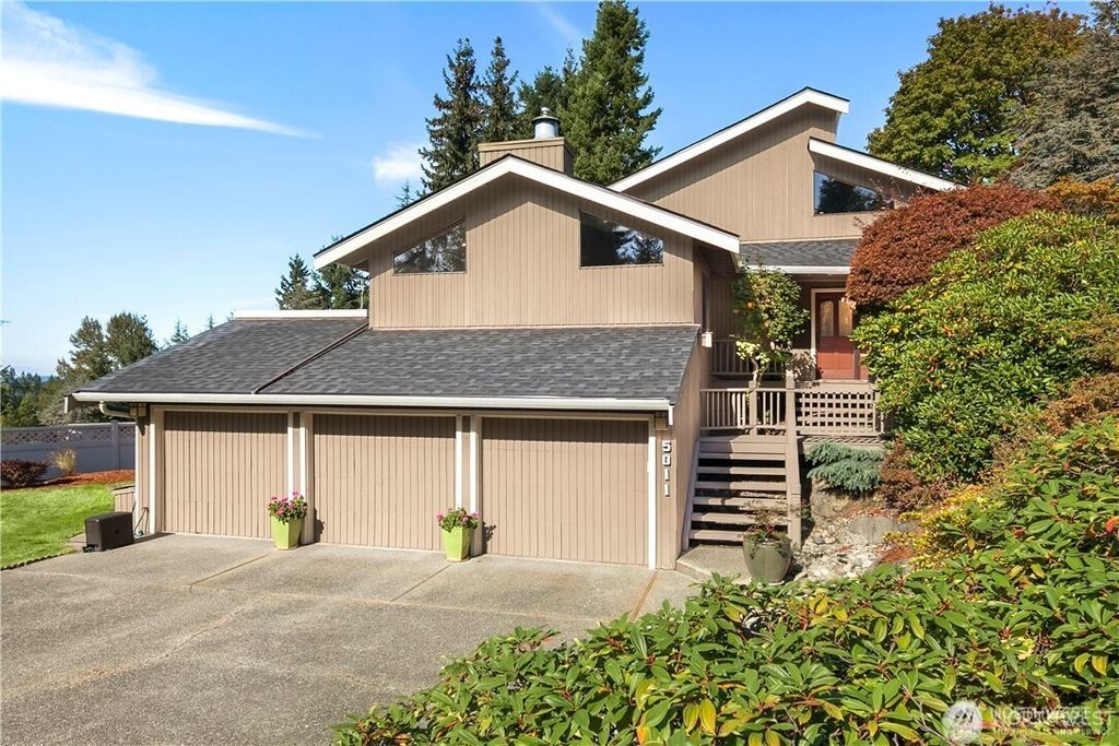 Photo of 5011 134th Place SE, Bellevue, WA 98006 (MLS # 2521009)