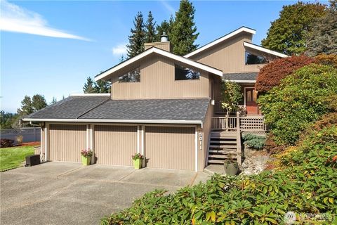 Photo of 5011 134th Place SE, Bellevue, WA 98006 (MLS # 2521009)