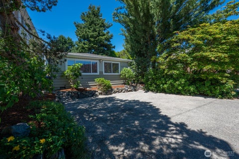 Photo of 9515 Linden Avenue N, Seattle, WA 98103 (MLS # 2536467)