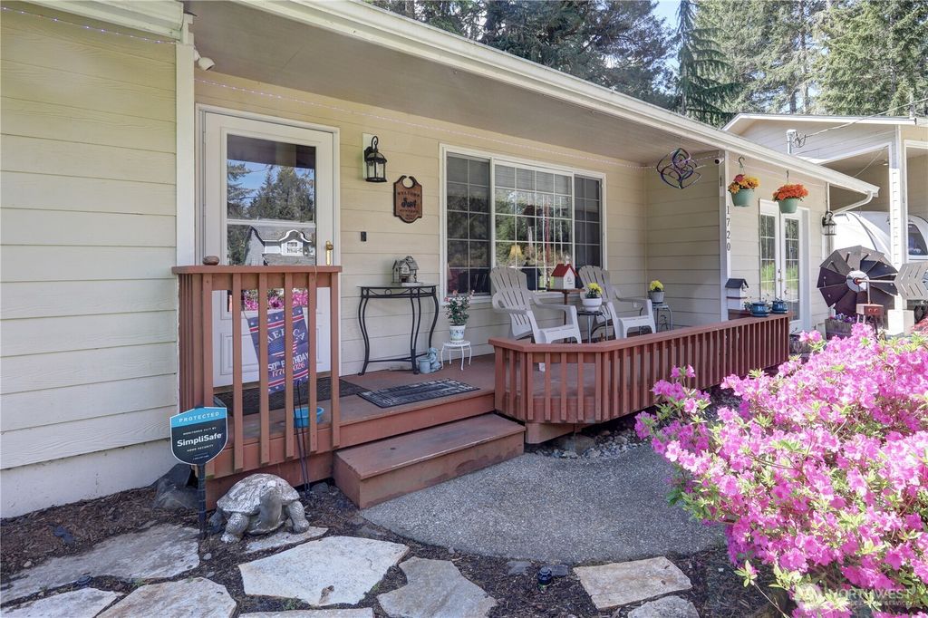 Photo of 1720 E Saint Andrews Drive N, Shelton, WA 98584 (MLS # 2523606)