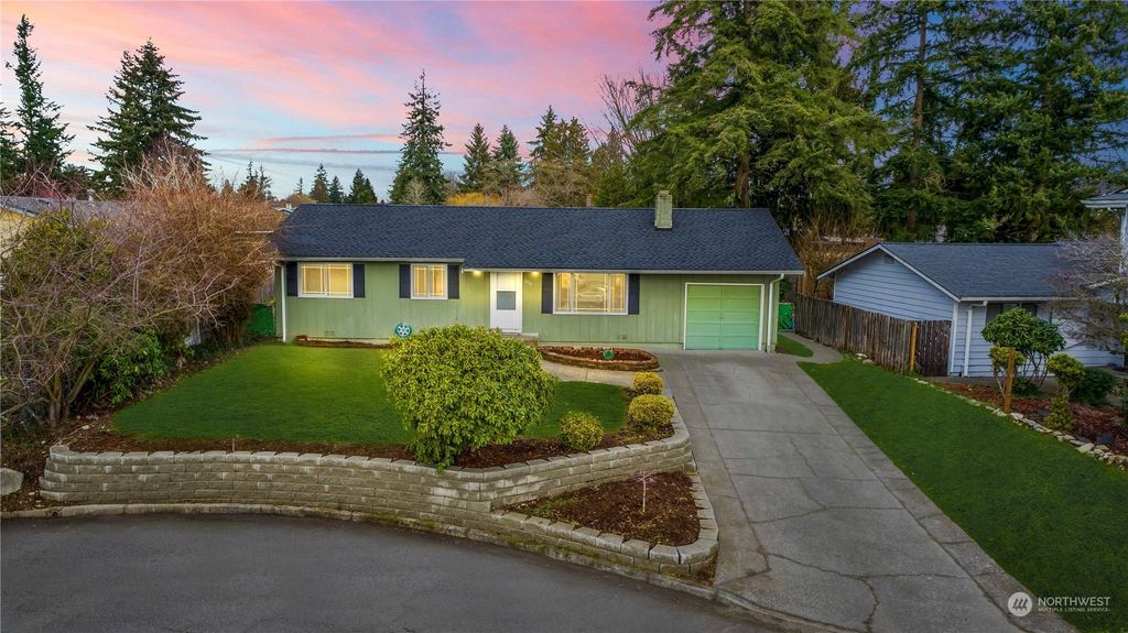 Photo of 2016 S 301st Place, Federal Way, WA 98003 (MLS # 2029630)