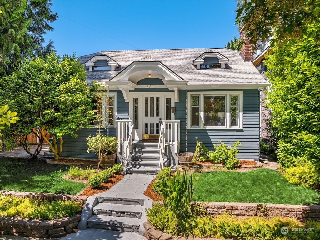Photo of 5715 17th Avenue NE, Seattle, WA 98105 (MLS # 2256976)