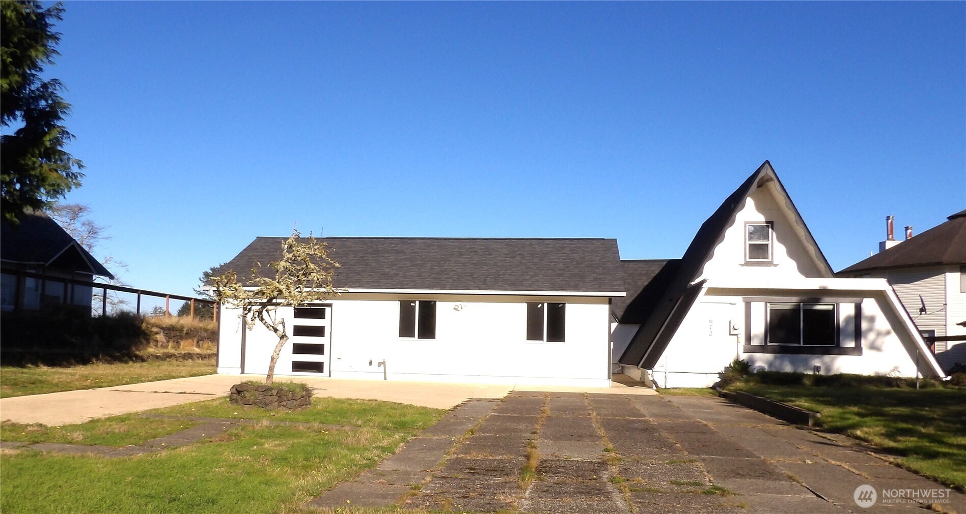 672 SE Mount Olympus Avenue