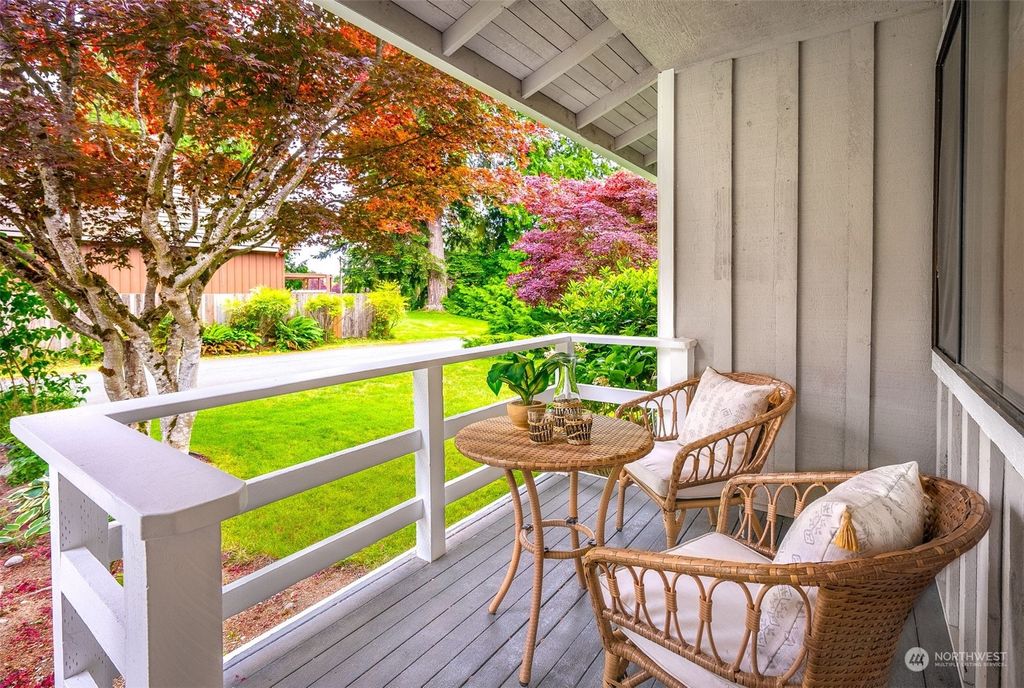 Photo of 15917 E Shore Drive, Lynnwood, WA 98087 (MLS # 2251888)