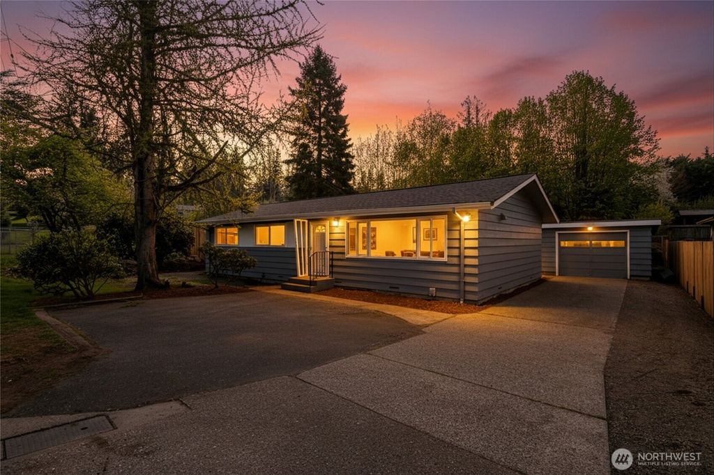 Photo of 3002 Lakeway Drive, Bellingham, WA 98229 (MLS # 2513595)