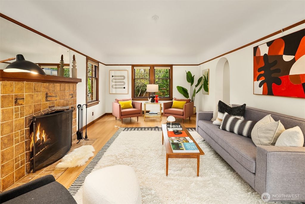 Photo of 6856 17th Avenue NE, Seattle, WA 98115 (MLS # 2510547)