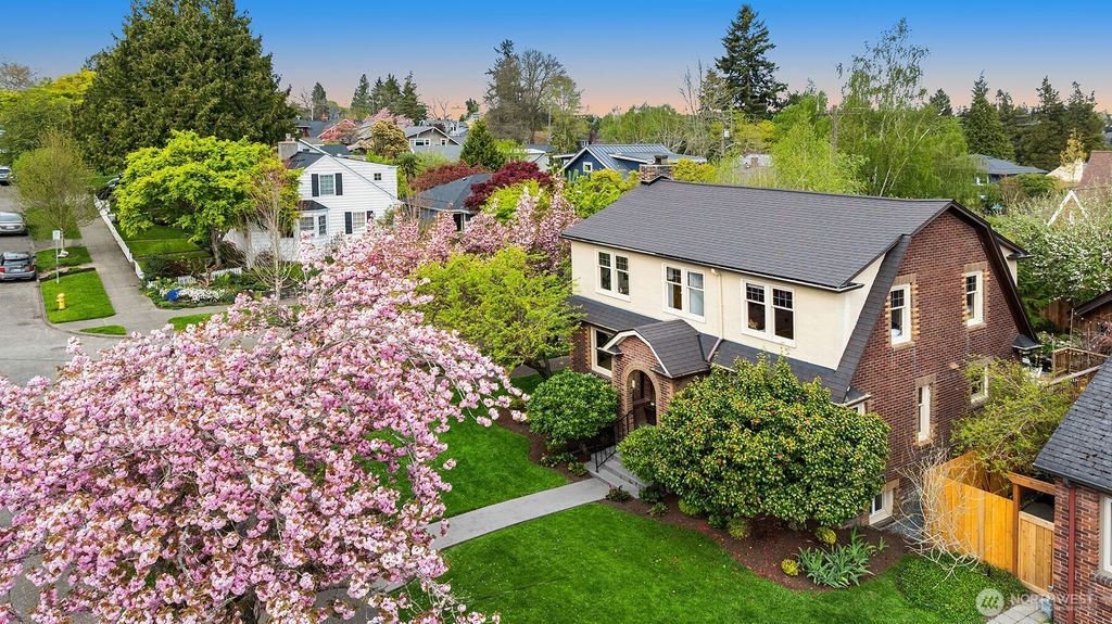 Photo of 6856 17th Avenue NE, Seattle, WA 98115 (MLS # 2510547)