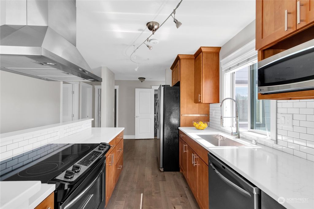 Photo of 3212 81st Place SE #C202, Mercer Island, WA 98040 (MLS # 2273904)