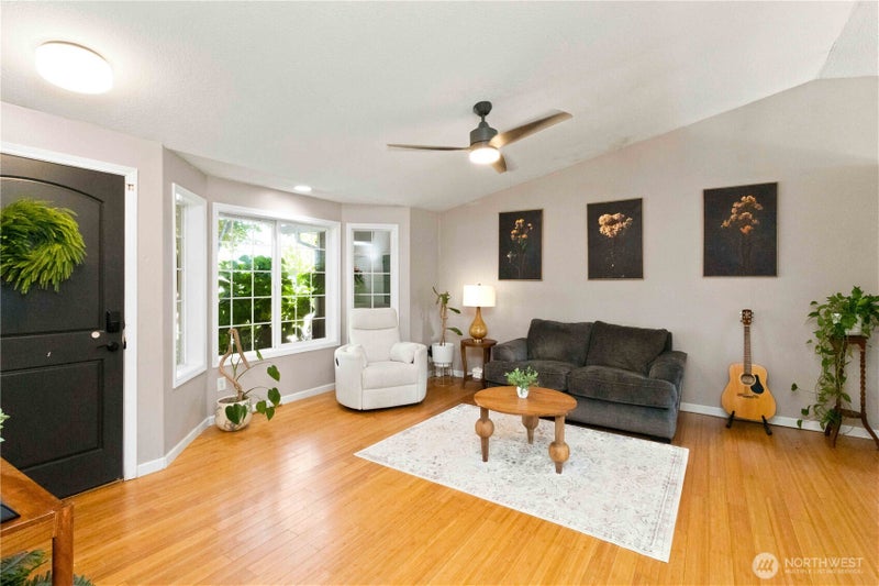 13 W Pine Lane