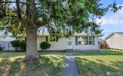 Photo of 247 NE Ivy St, Ephrata, WA 98823 (MLS # 2432698)