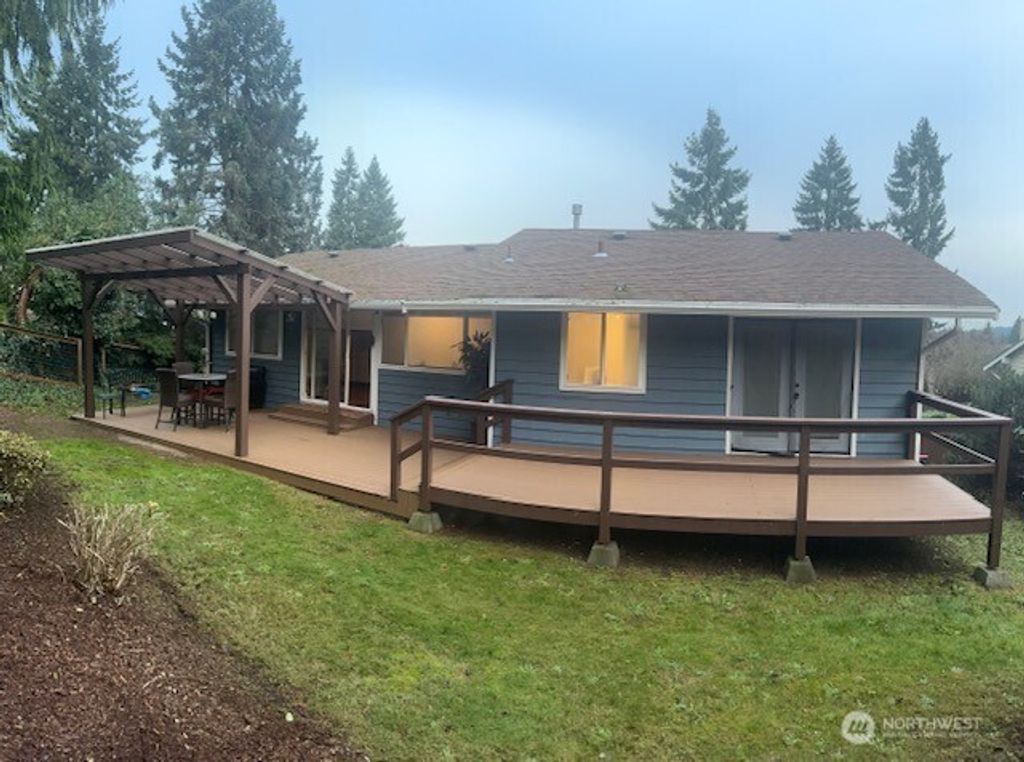 Photo of 4001 SW 328th St, Federal Way, WA 98023 (MLS # 2464280)