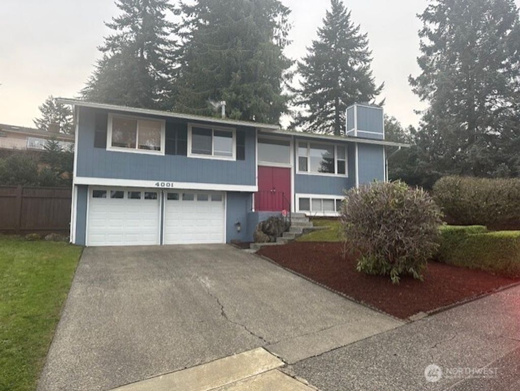 Photo of 4001 SW 328th St, Federal Way, WA 98023 (MLS # 2464280)