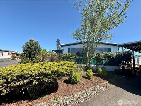 Photo of 20 Meander Way, Aberdeen, WA 98520 (MLS # 2513300)