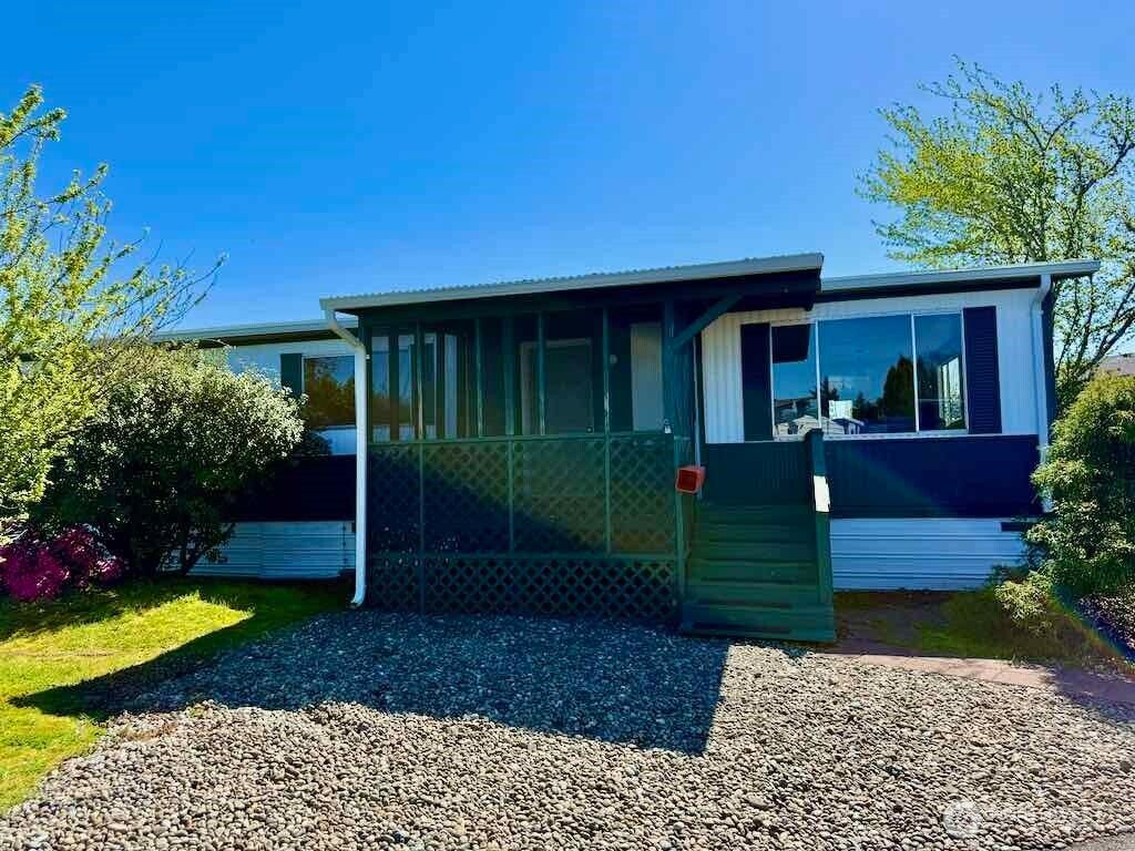 Photo of 402 Meander Way, Aberdeen, WA 98520 (MLS # 2513300)