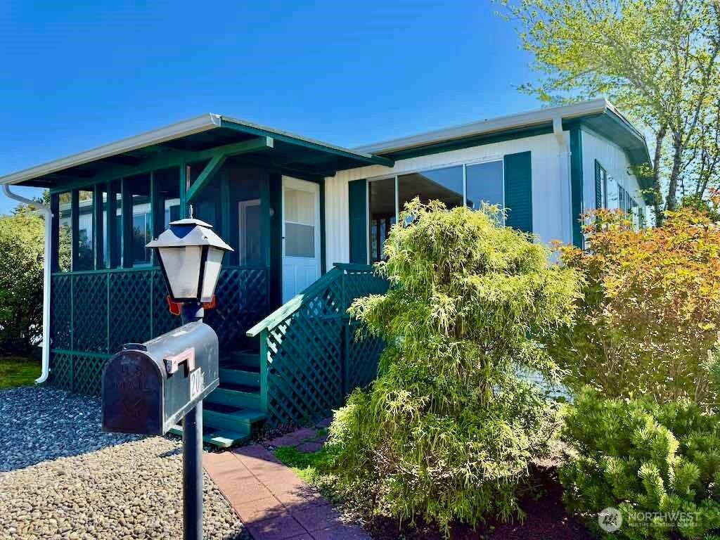 Photo of 402 Meander Way, Aberdeen, WA 98520 (MLS # 2513300)