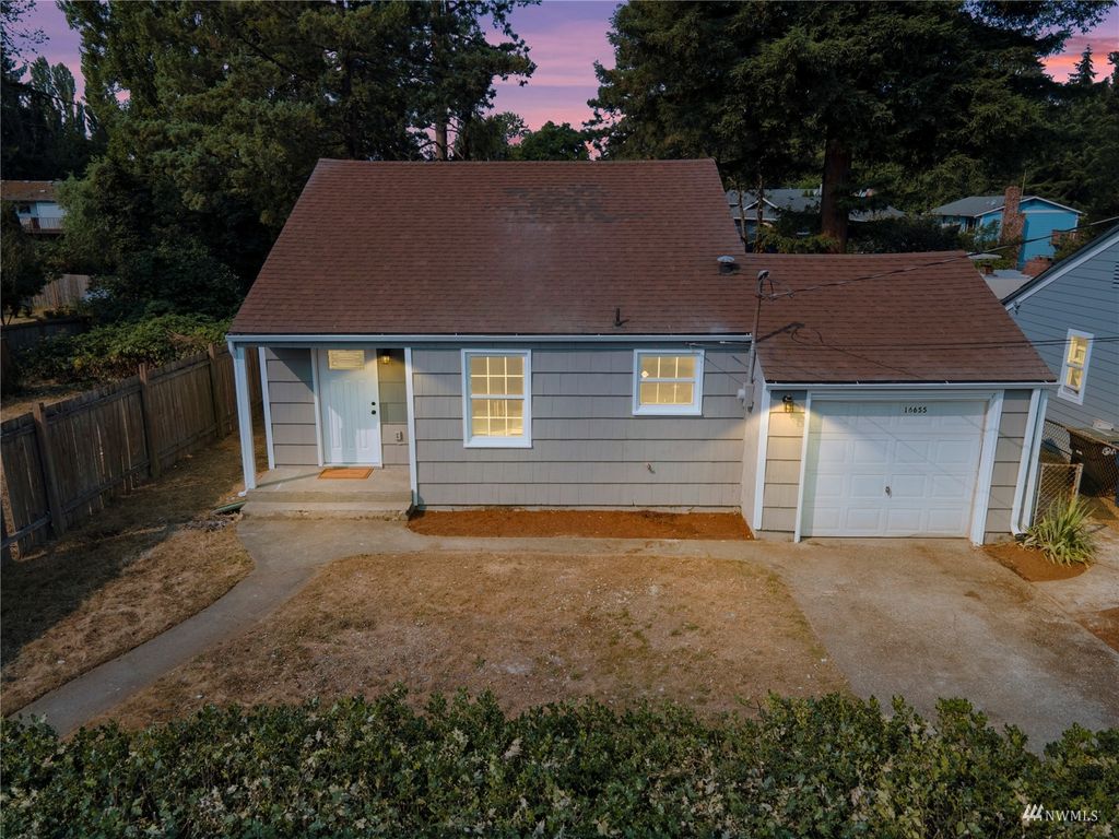 Photo of 16655 34th Avenue S, SeaTac, WA 98188 (MLS # 1994129)