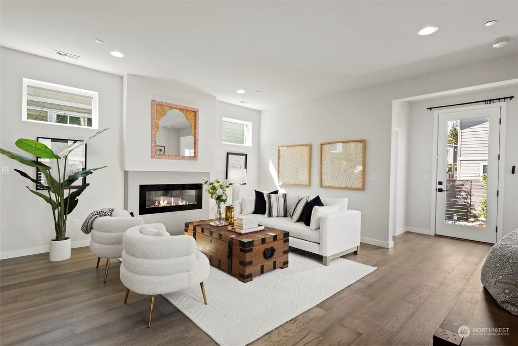 Photo of 13814 NE 97th Street, Kirkland, WA 98033 (MLS # 2281265)