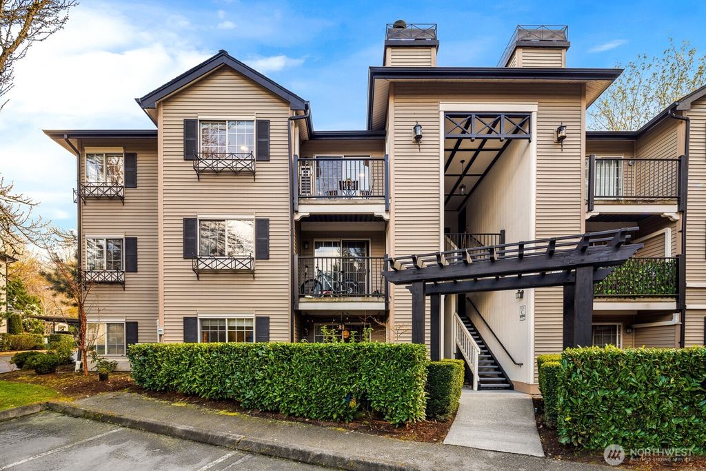 Photo of 221 9th Street #C301, Kirkland, WA 98033 (MLS # 2353136)