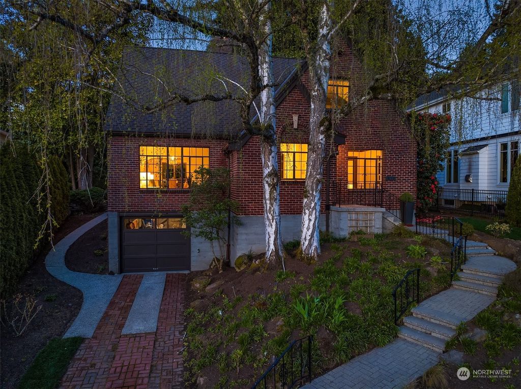 Photo of 3332 43rd Avenue NE, Seattle, WA 98105 (MLS # 2054965)