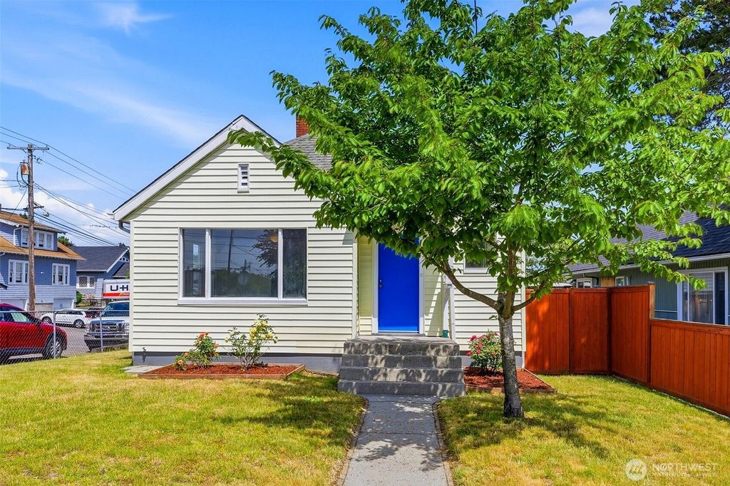 Photo of 1046 5th Street, Bremerton, WA 98337 (MLS # 2524151)