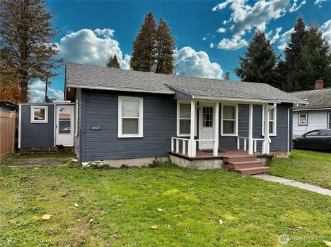 Photo of 3102 Garfield Street, Longview, WA 98632 (MLS # 2456190)