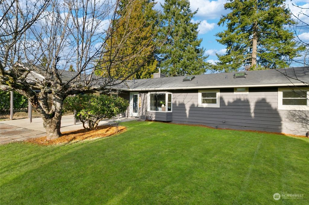 Photo of 1700 Beacon Way SE, Renton, WA 98058 (MLS # 2032543)