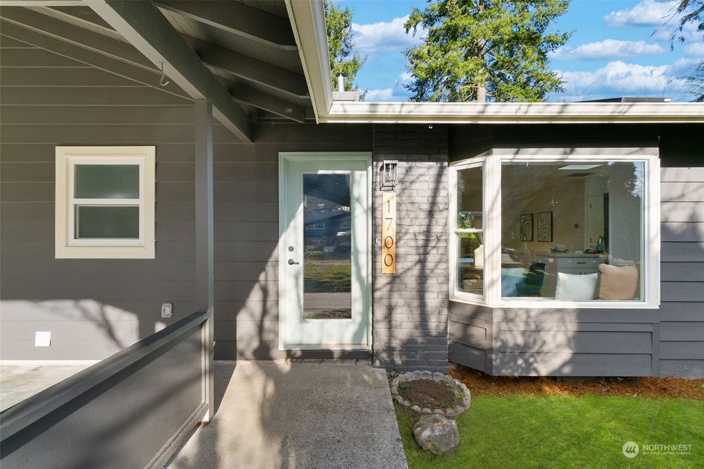 Photo of 1700 Beacon Way SE, Renton, WA 98058 (MLS # 2032543)