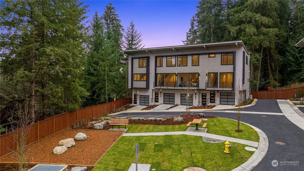 Photo of 17771 NE 95th Court, Redmond, WA 98052 (MLS # 2101895)