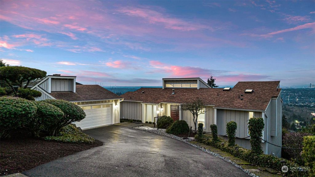 Photo of 4621 Somerset Place SE, Bellevue, WA 98006 (MLS # 2028529)