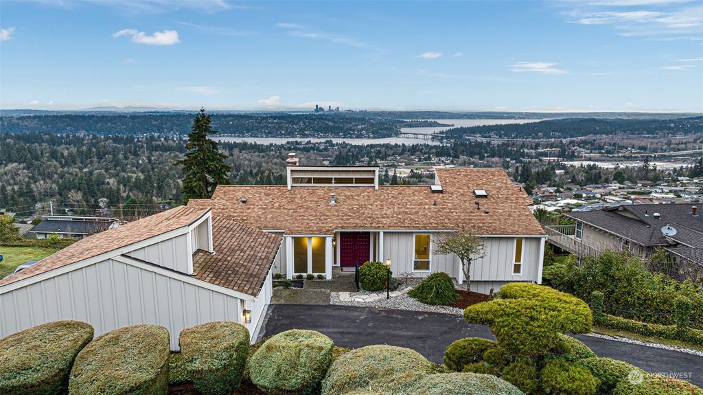 Photo of 4621 Somerset Place SE, Bellevue, WA 98006 (MLS # 2028529)