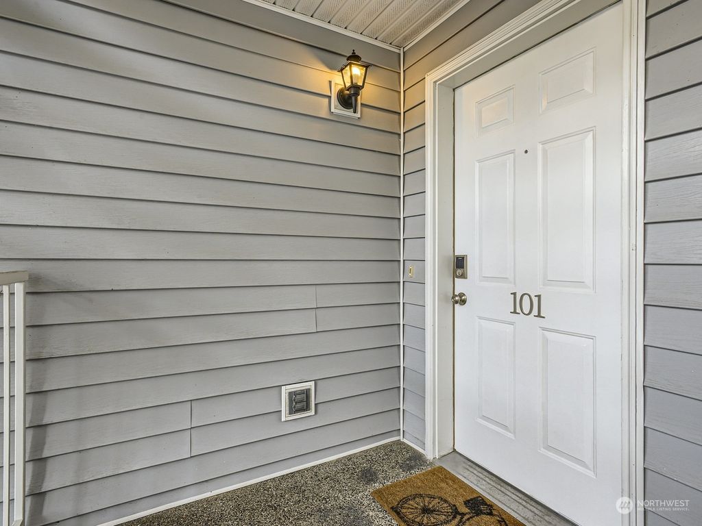 Photo of 2605 Rucker Avenue #101, Everett, WA 98201 (MLS # 2075426)