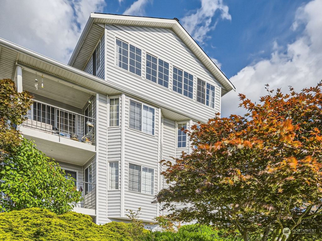 Photo of 2605 Rucker Avenue #101, Everett, WA 98201 (MLS # 2075426)
