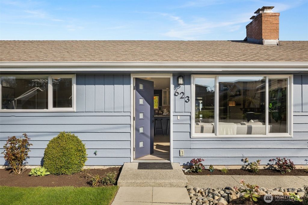 Photo of 623 Aloha Way, Edmonds, WA 98020 (MLS # 2489983)