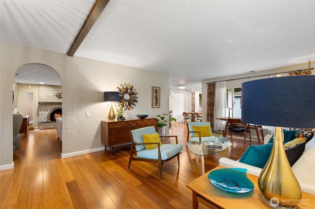 Photo of 8924 NE 191st Place, Bothell, WA 98011 (MLS # 2495782)