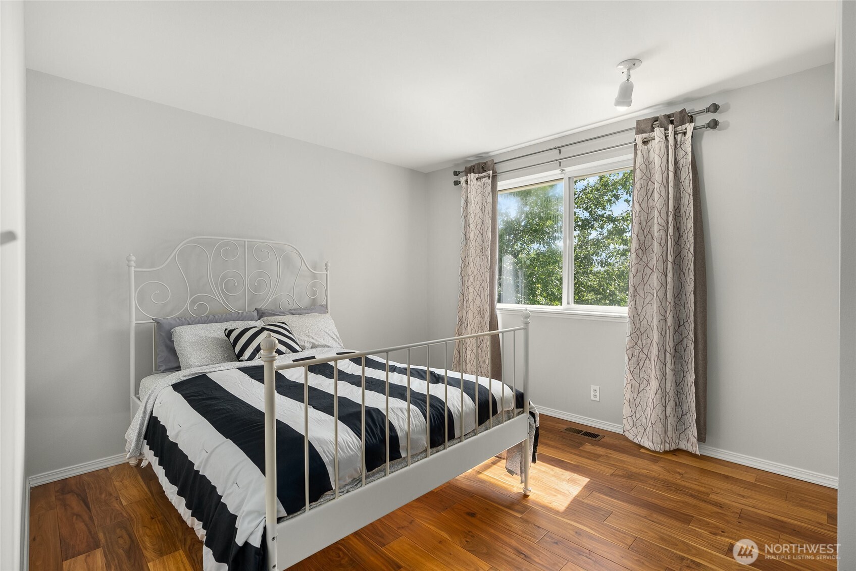 Renton, Washington 98055, United States, 5 Bedrooms Bedrooms, ,3 BathroomsBathrooms,Residential,Active,130216