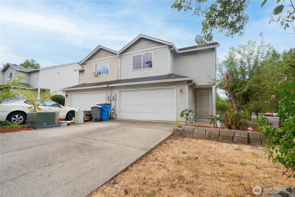 Photo of 1115 W 33rd Way, Vancouver, WA 98660 (MLS # 2529514)
