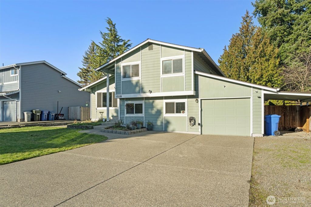 Photo of 13026 SE 206th Place, Kent, WA 98031 (MLS # 2470423)