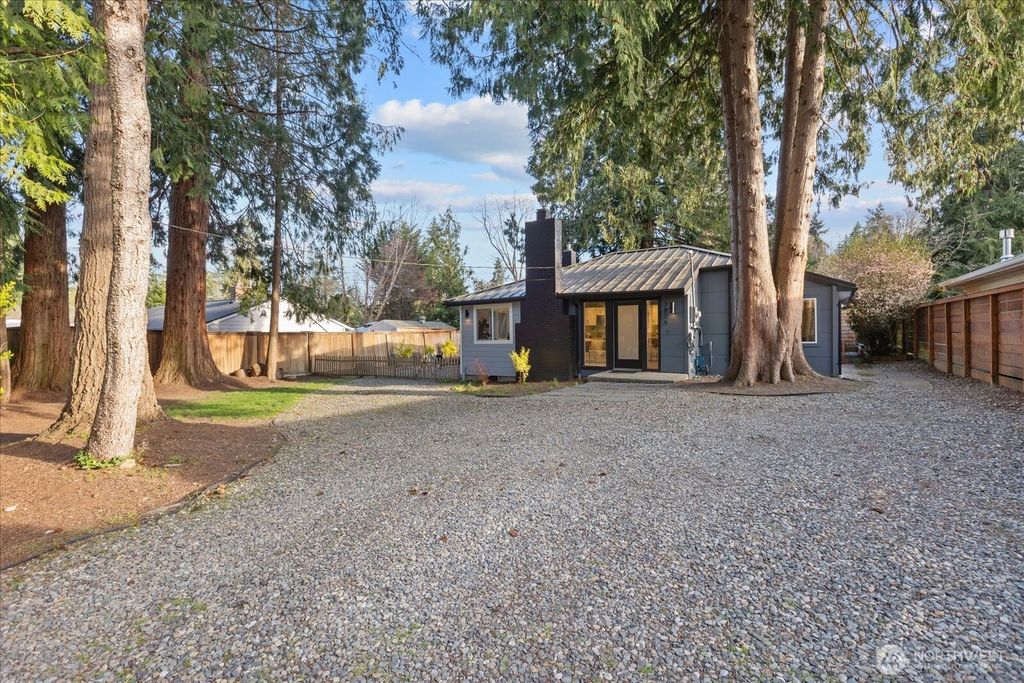 Photo of 3809 NE 105th Street, Seattle, WA 98125 (MLS # 2499935)