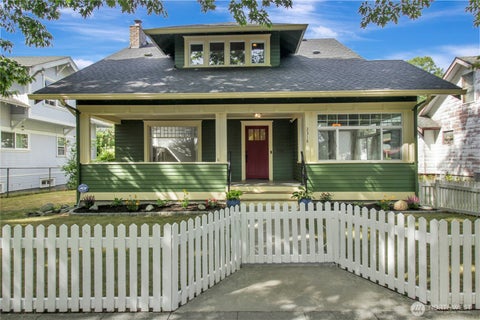 Photo of 2318 Baker Avenue, Everett, WA 98201 (MLS # 2581943)