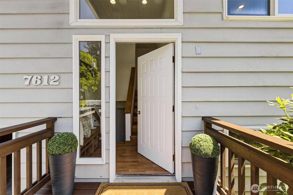 Photo of 7612 135th Place NE, Redmond, WA 98052 (MLS # 2529595)