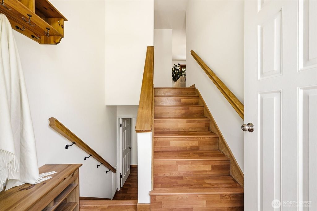 Photo of 7612 135th Place NE, Redmond, WA 98052 (MLS # 2529595)