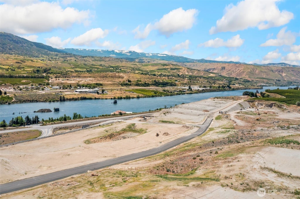 Photo of 162 S Valiant Drive, East Wenatchee, WA 98802 (MLS # 2584448)