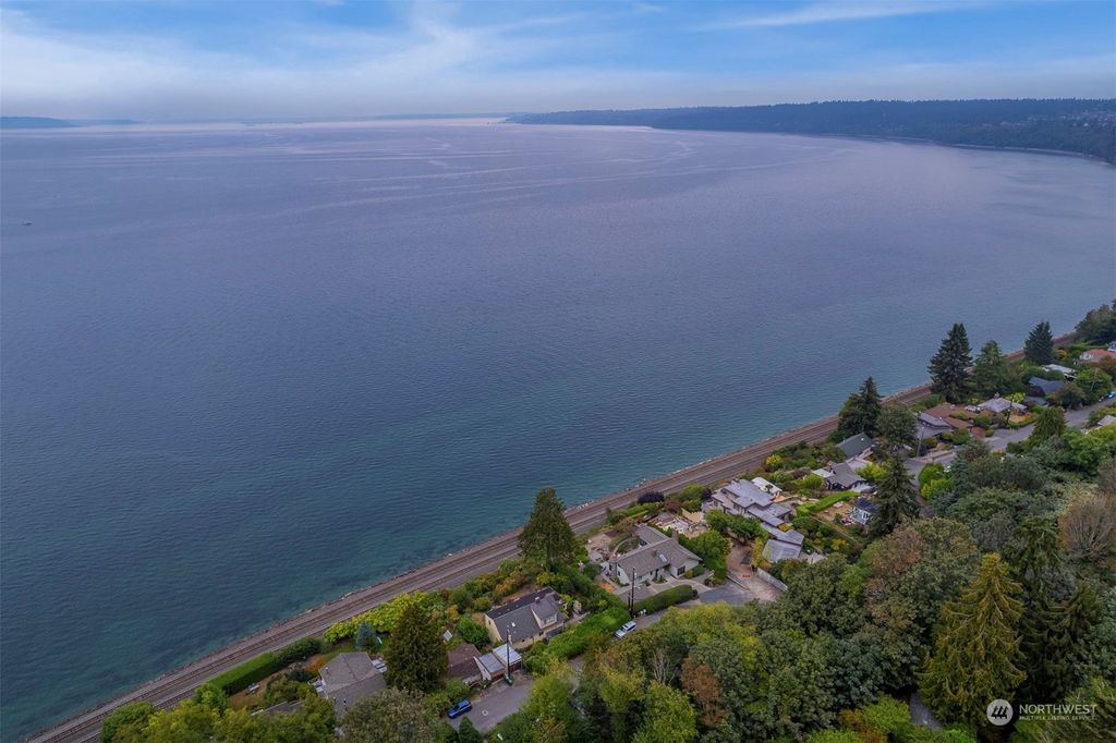 Photo of 3245 NW Esplanade, Seattle, WA 98117 (MLS # 1995548)