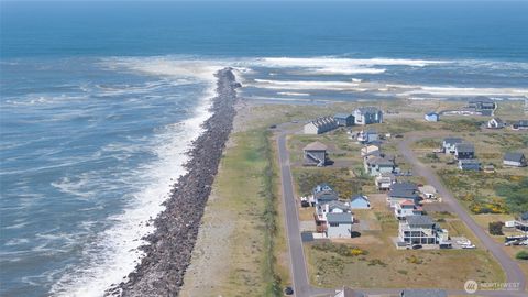 Photo of 1511 E Ocean Shores Boulevard SW, Ocean Shores, WA 98569 (MLS # 2392064)