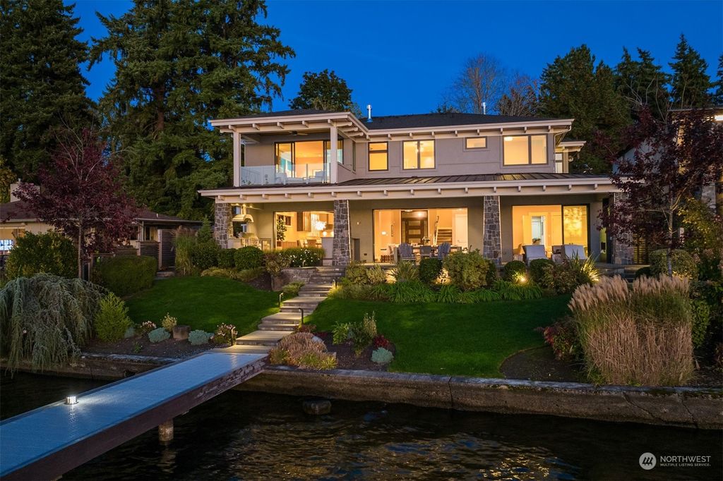 Photo of 2005 Rose Point Lane, Kirkland, WA 98033 (MLS # 2199292)