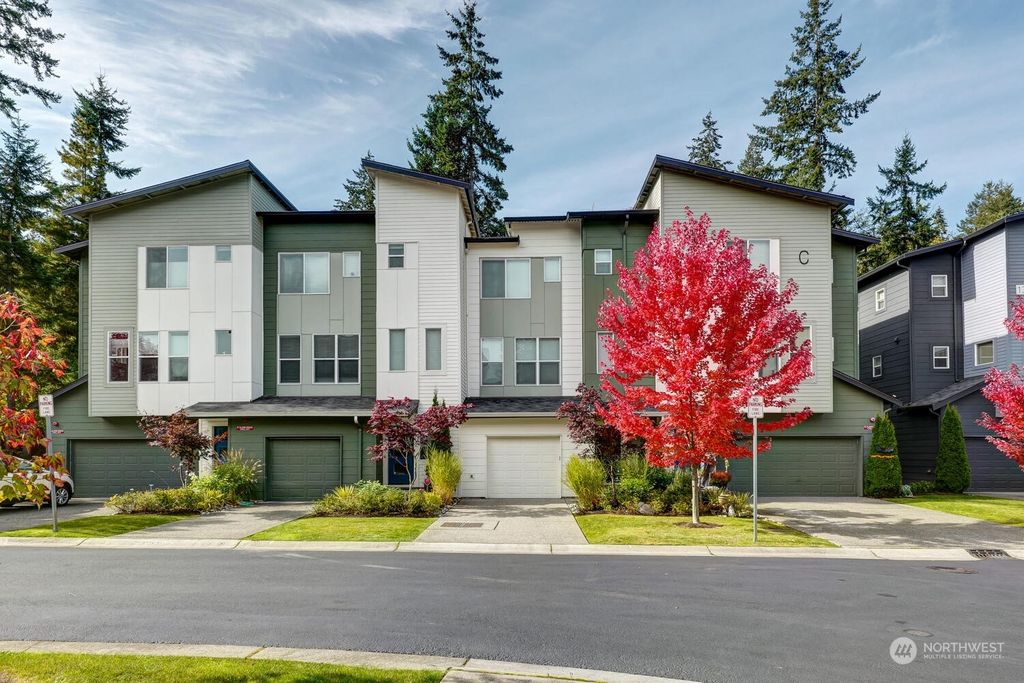 Photo of 13420 Manor Way #C3, Lynnwood, WA 98087 (MLS # 2326033)