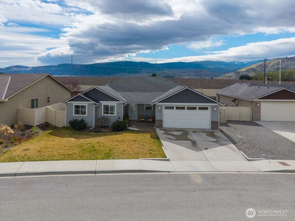 Photo of 2164 Maryhill St. St SE, East Wenatchee, WA 98802 (MLS # 2494880)