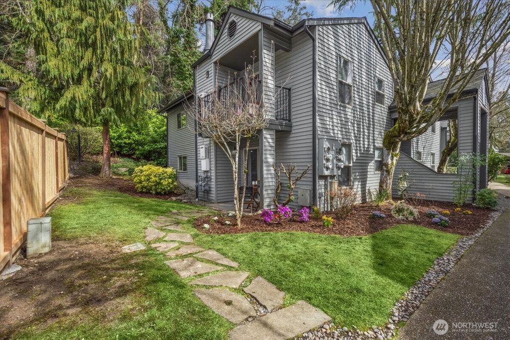 Photo of 9805 Avondale Road NE #L137, Redmond, WA 98052 (MLS # 2349043)